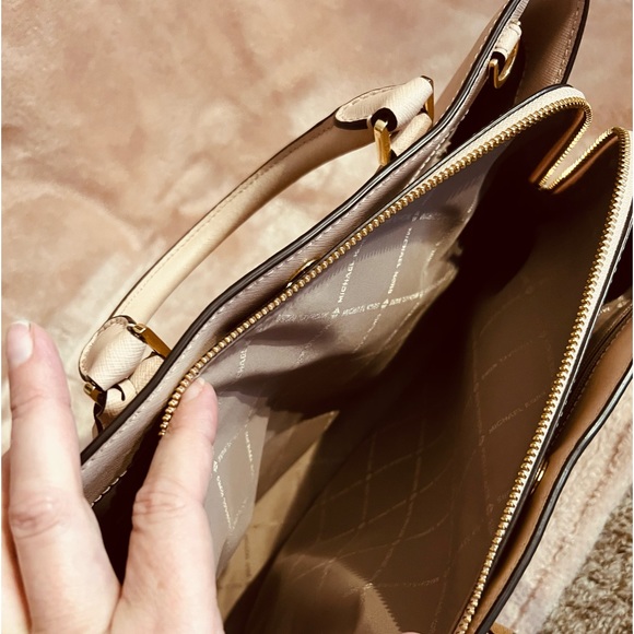 Michael Kors Bag - Picture 4 of 6